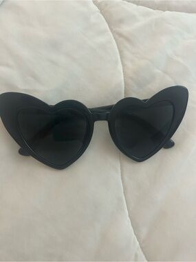 Heart-Shaped Black Sunglasses - Unbranded